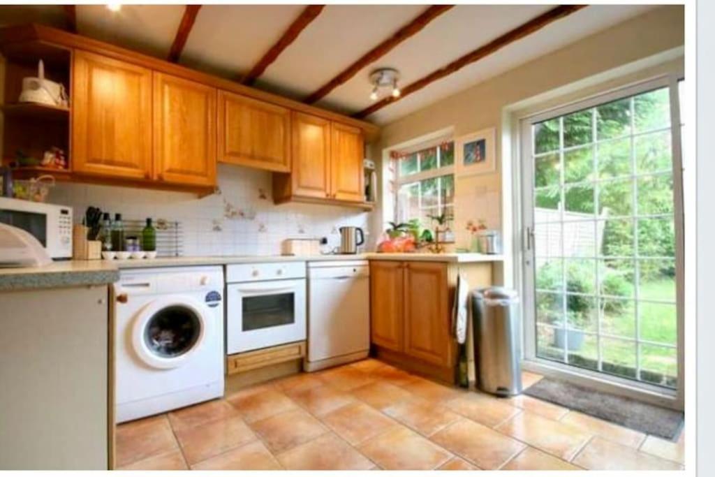 Bumblebee Cottage - Cosy Cottage In Area Of Outstanding Natural Beauty ヘメル・ヘムステッド エクステリア 写真