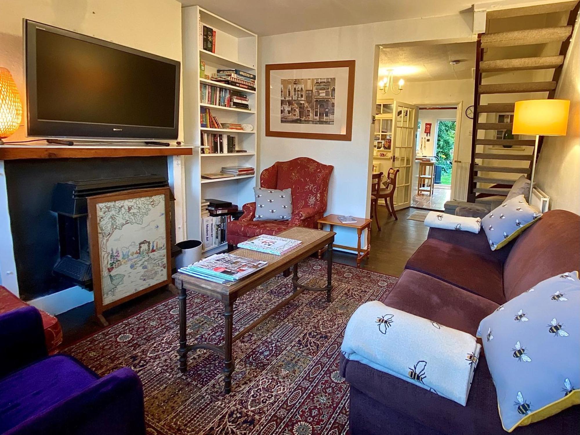 Bumblebee Cottage - Cosy Cottage In Area Of Outstanding Natural Beauty ヘメル・ヘムステッド エクステリア 写真