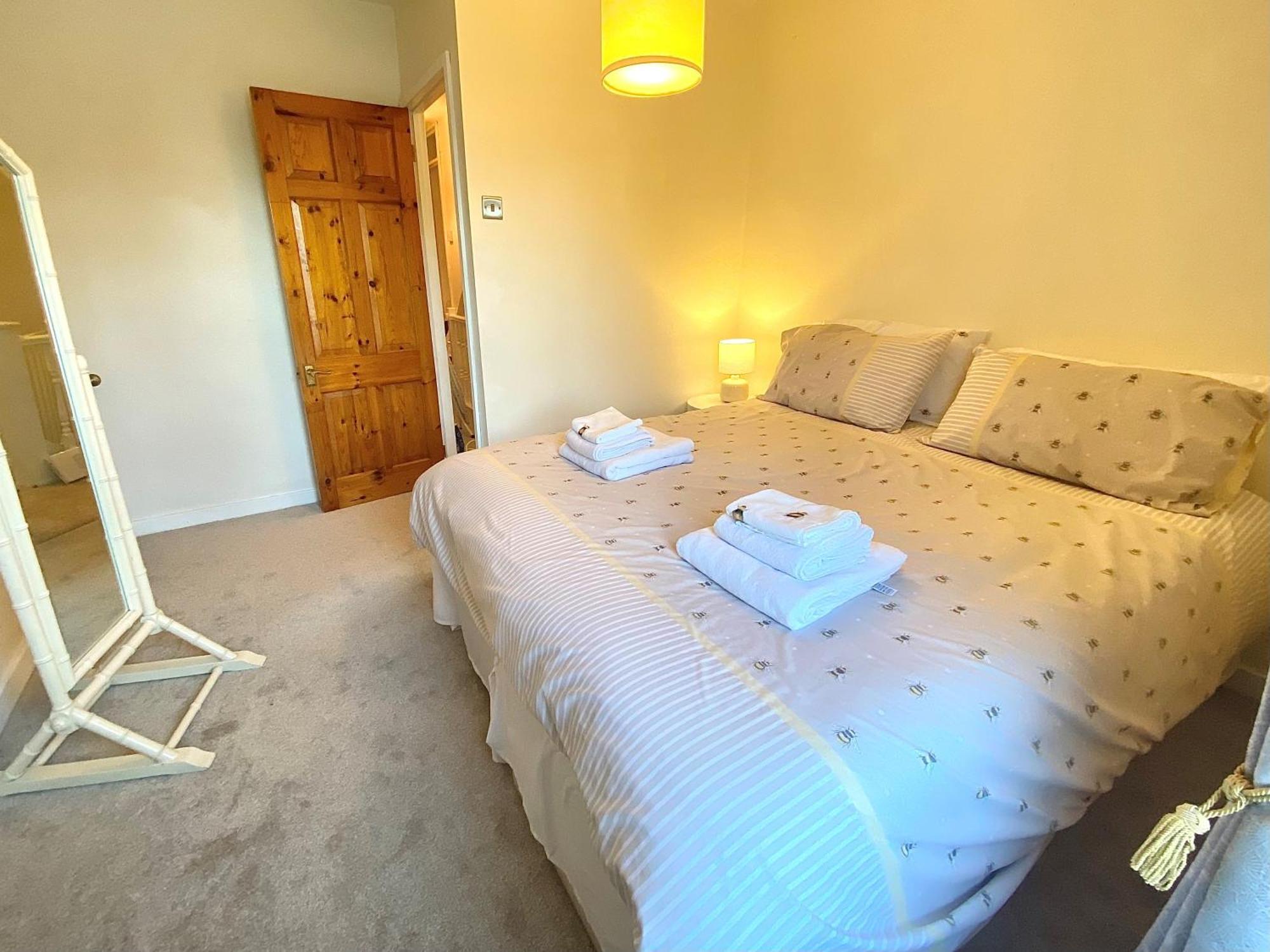 Bumblebee Cottage - Cosy Cottage In Area Of Outstanding Natural Beauty ヘメル・ヘムステッド エクステリア 写真