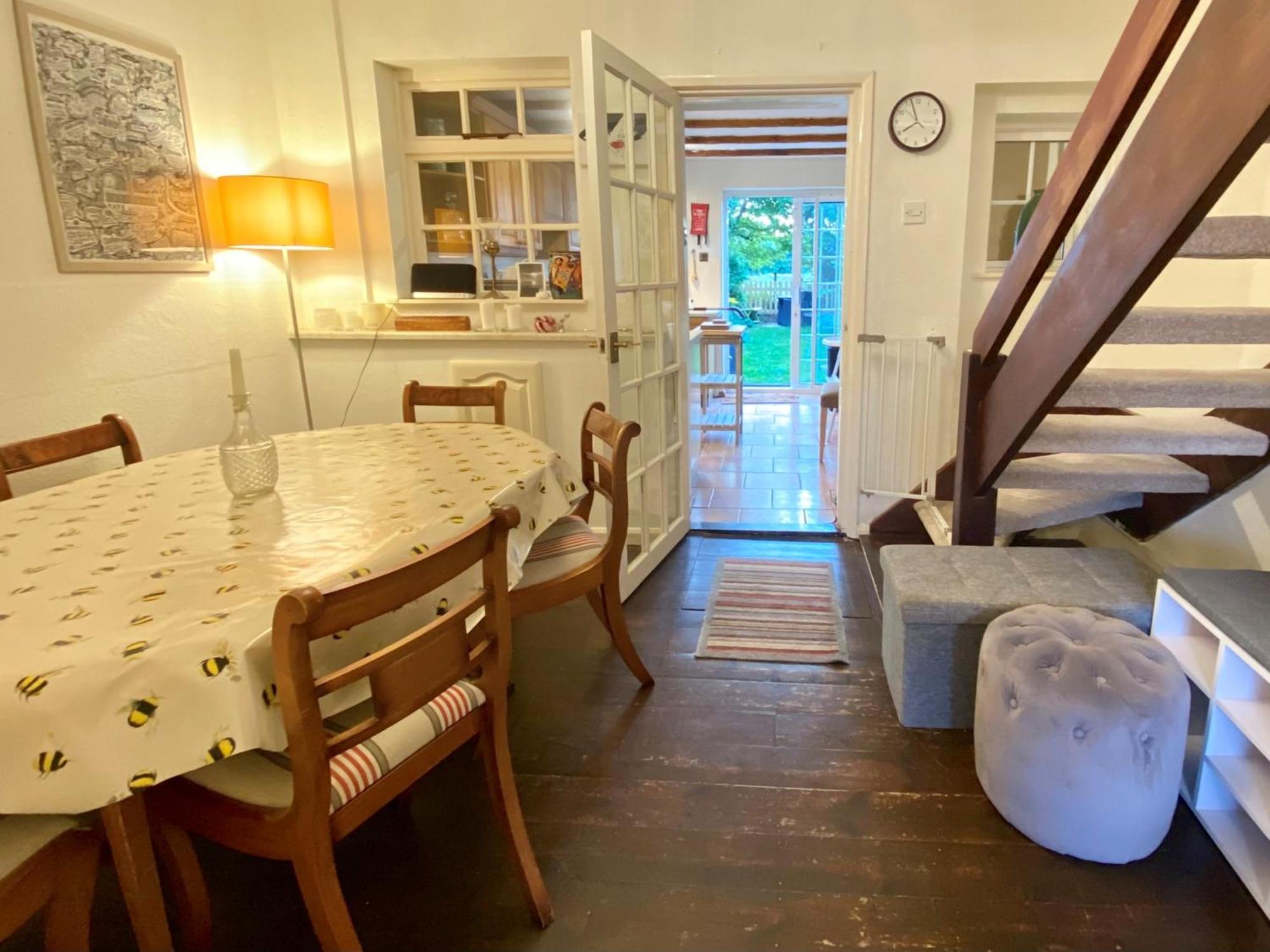 Bumblebee Cottage - Cosy Cottage In Area Of Outstanding Natural Beauty ヘメル・ヘムステッド エクステリア 写真