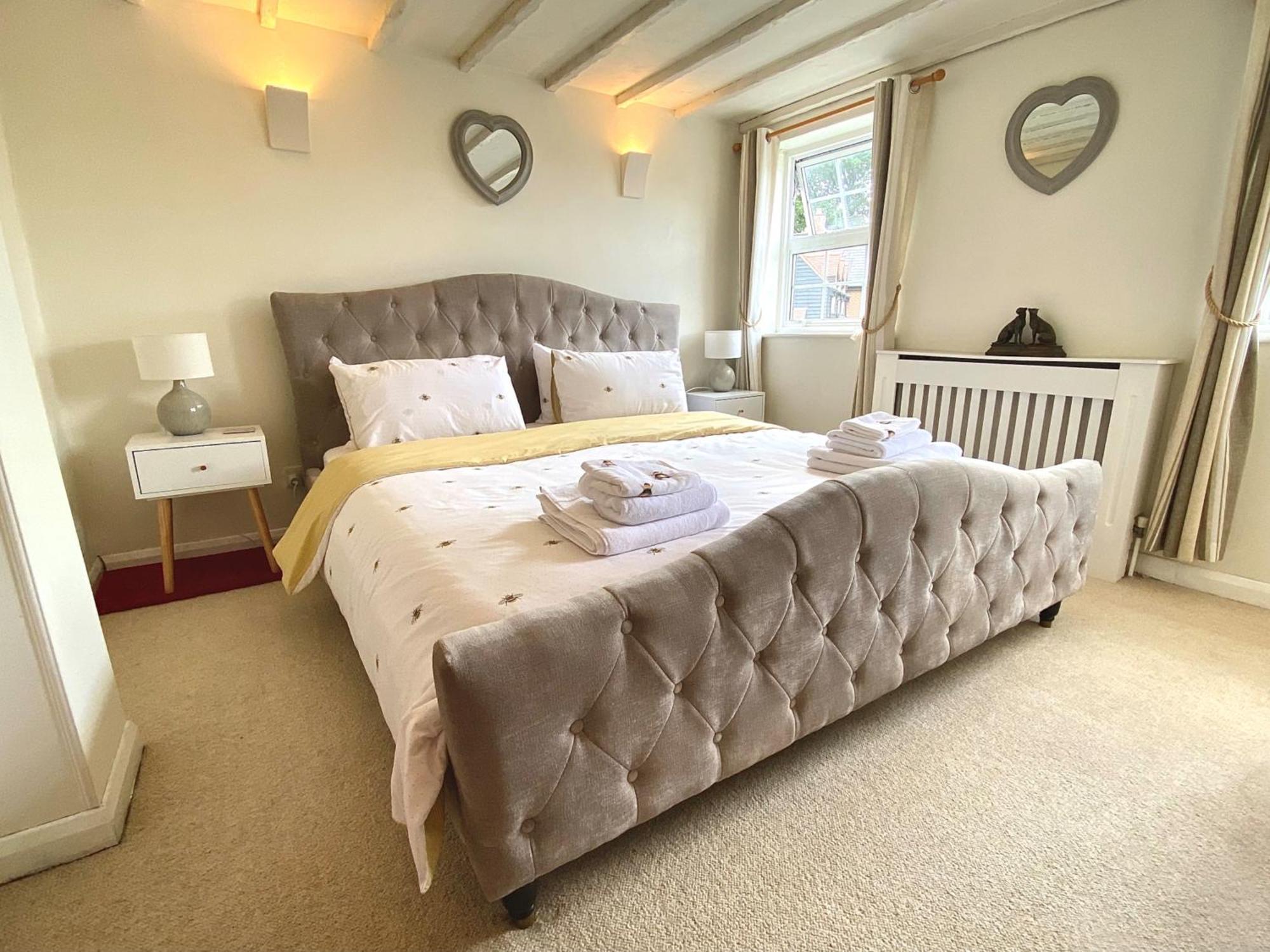 Bumblebee Cottage - Cosy Cottage In Area Of Outstanding Natural Beauty ヘメル・ヘムステッド エクステリア 写真